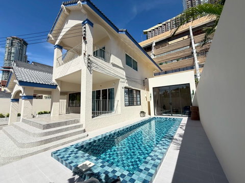 Luxury Pool Villa for Rent in Jomtien