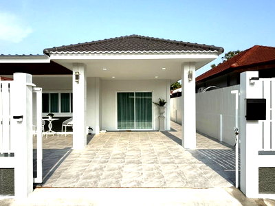 บ้านเดี่ยว พิพิธภัณฑ์ยางพารา  : 2 Bedrooms House for Sale in East Pattaya