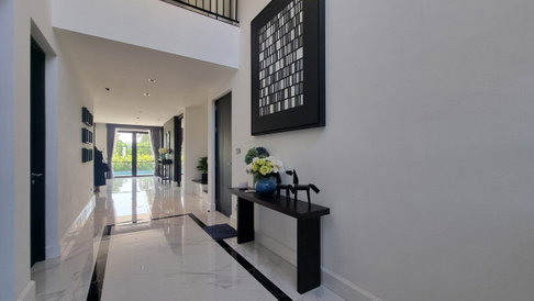 Luxury Pool Villa in Mabprachan for Sale