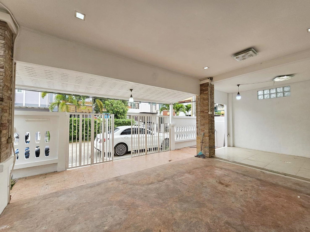 รูป 3 Bedrooms Townhouse in East Pattaya for Rent - รูปที่ 12/18