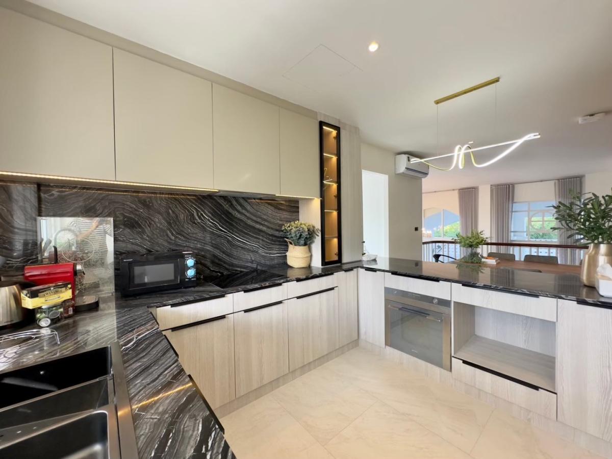 รูป 5 Bedrooms Beachfront House in Na Jomtien for Rent - รูปที่ 7/15