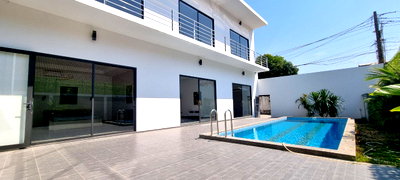 Houses for sale Phra Tamnak : Pool Villa in Pratumnak 6 Beds for Sale