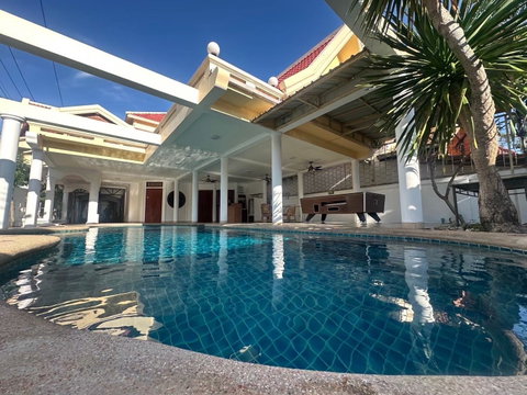 7-Bedroom Pool Villa for Rent in Thappraya