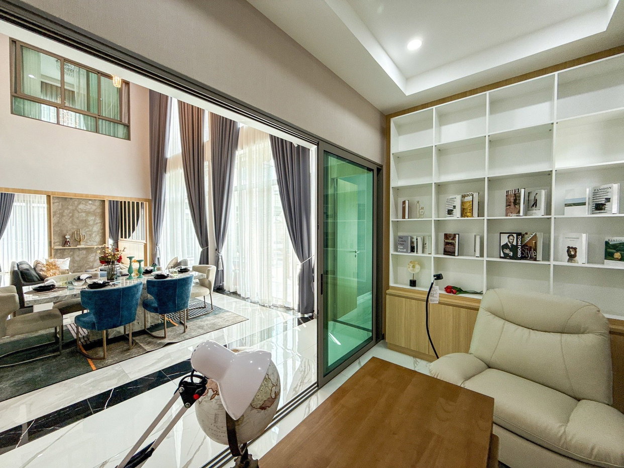 รูป Luxury Pool Villa for Sale – Prime Mabprachan Location - รูปที่ 4/21