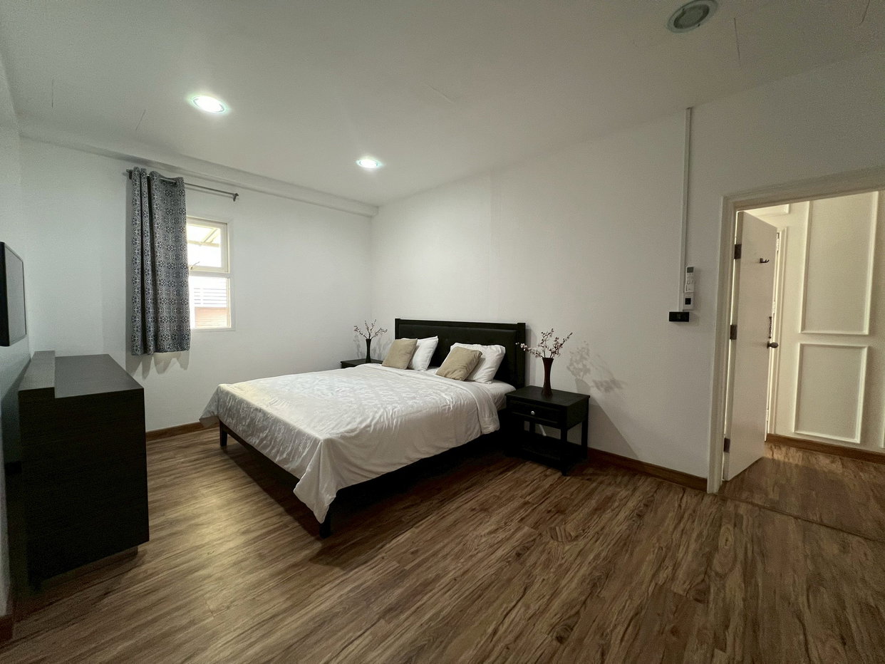 รูป Luxury Pool Villa 6 Bedrooms for Rent in Thung Klom-Tan Man - รูปที่ 15/23