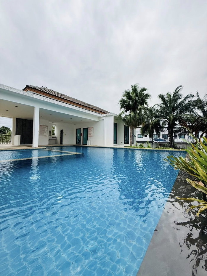 รูป 2-Storey Townhouse for Sale in Siam Country Club - รูปที่ 17/18