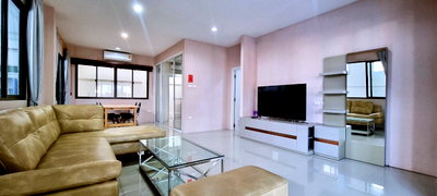 บ้านเดี่ยว หนองปรือ ชลบุรี : 2-Storey House in East Pattaya for Sale