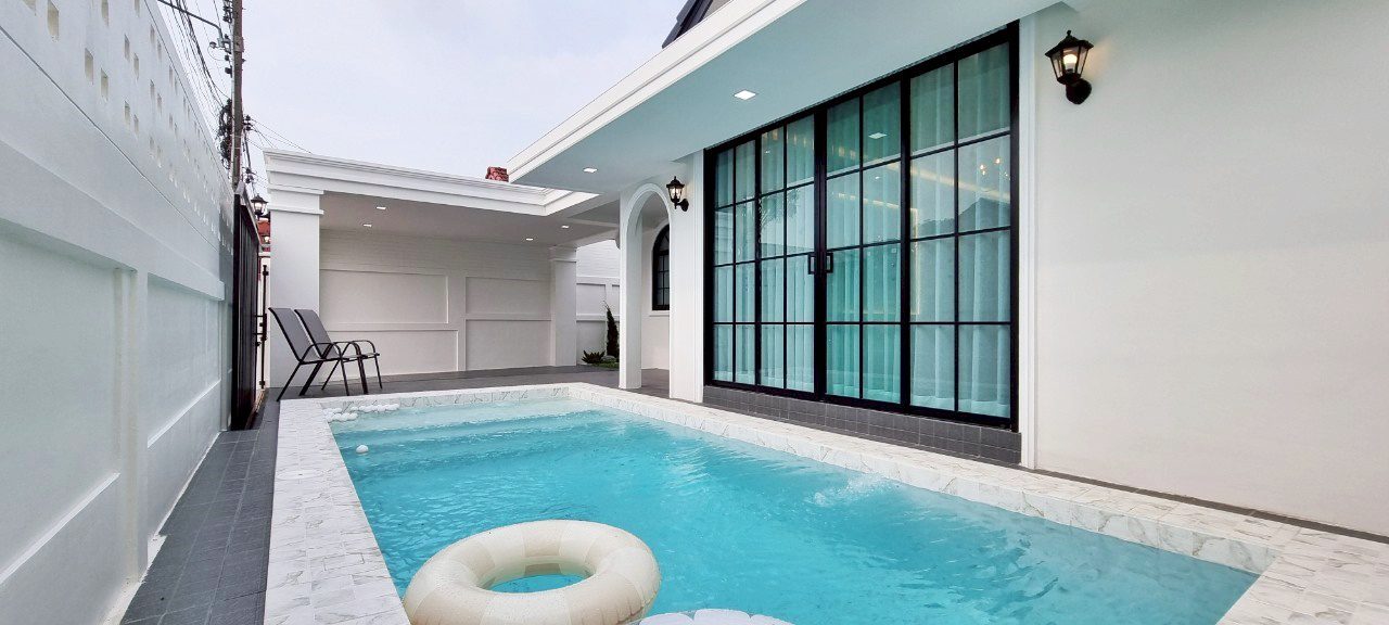 รูป 3 Bedrooms Pool Villa For Sale in East Pattaya - รูปที่ 1/18