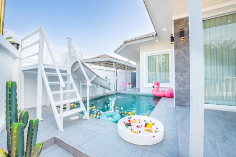 3 Bedrooms Pool Villa in Huay Yai