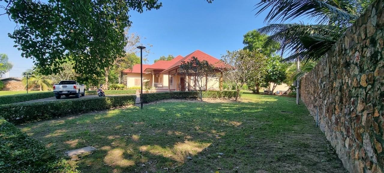 รูป Land and House for Sale in Mabprachan - รูปที่ 1/16