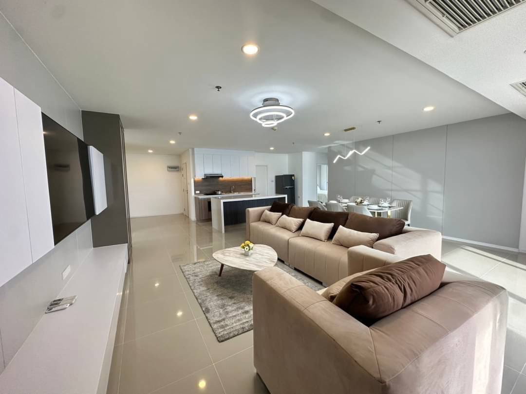 รูป Lumpini Jomtien 3-Bedroom Condo for Sale with Direct Sea View - รูปที่ 2/17