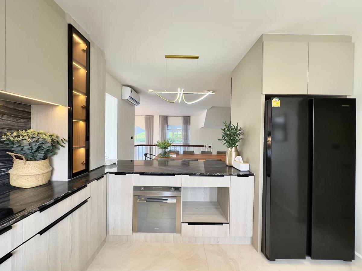 รูป 5 Bedrooms Beachfront House in Na Jomtien for Rent - รูปที่ 8/15