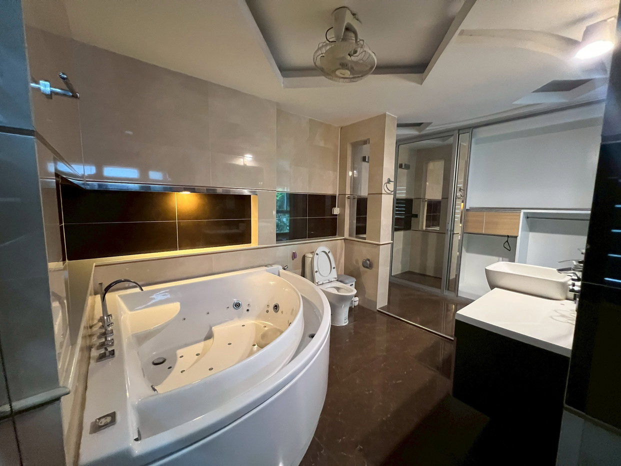 รูป Luxury Pool Villa 6 Bedrooms for Rent in Thung Klom-Tan Man - รูปที่ 21/23