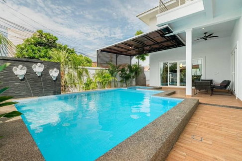 6 Bedrooms Pool Villa For Rent in South Pattaya