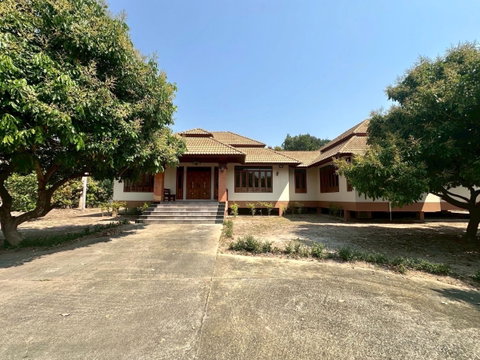 House for rent in Chiang Mai, 4 bedrooms, pets allowed, fully furnished, rent 36,000 baht.