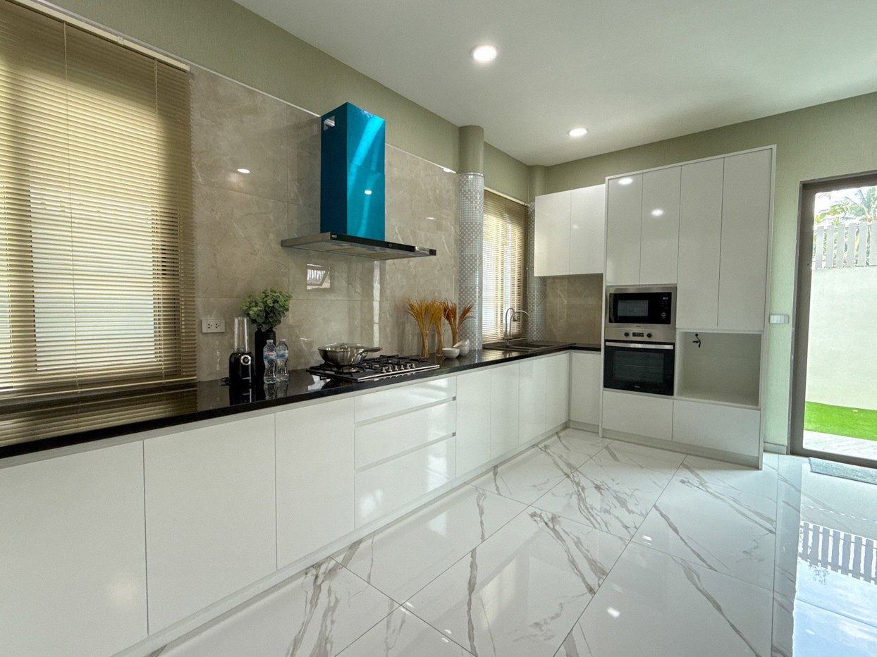 รูป Luxury Pool Villa for Sale – Prime Mabprachan Location - รูปที่ 10/21