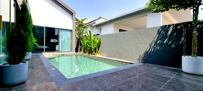 Houses for sale Frost Magical Ice of Siam : 4 Bedrooms Pool Villa near Mabprachan for Sale