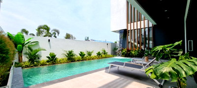 Houses for sale Rubberland : Lavender Pool Villa for Sale