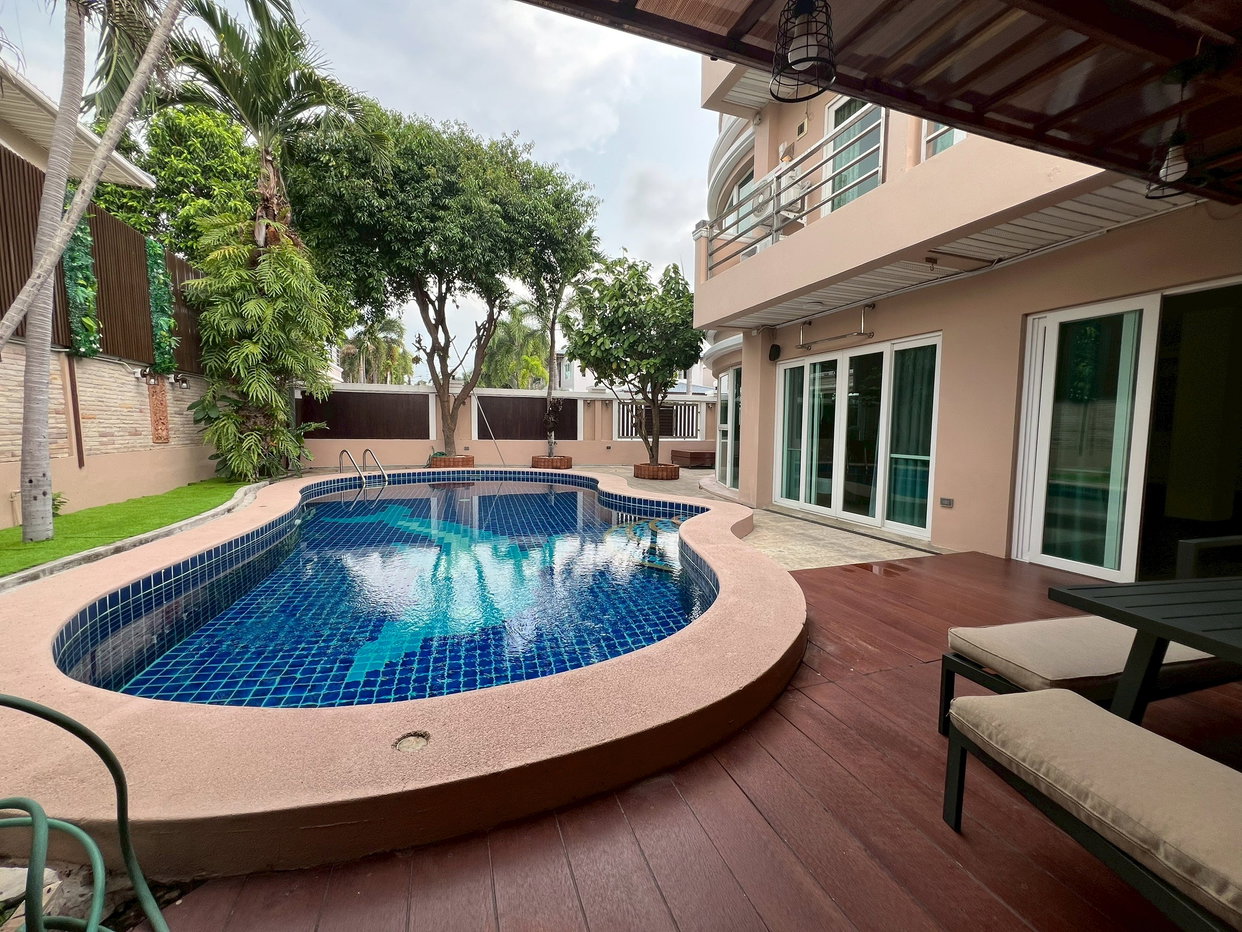 รูป Luxury Pool Villa 6 Bedrooms for Rent in Thung Klom-Tan Man - รูปที่ 4/23