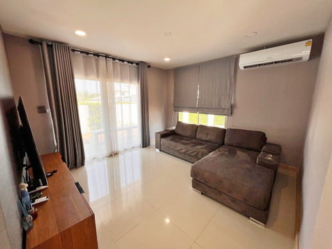 3 Bedrooms Modern House in East Pattaya for Rent