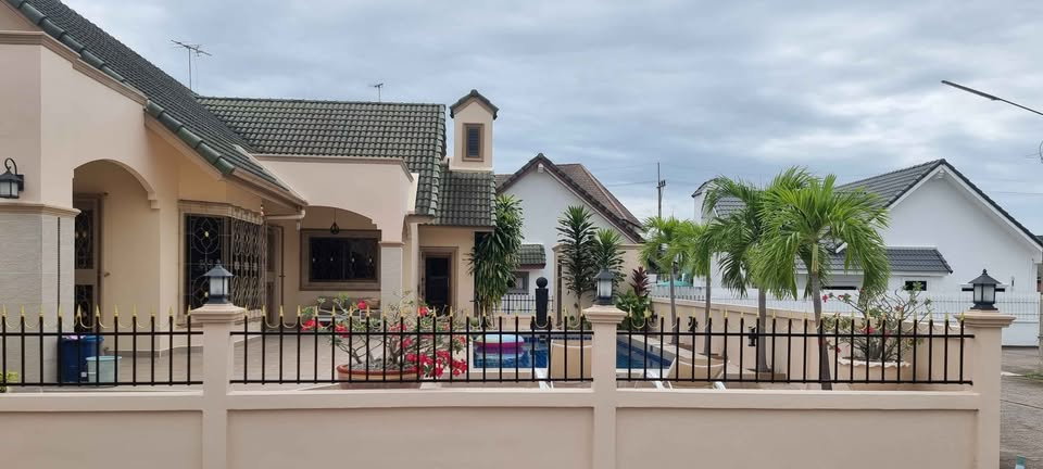 รูป Private Pool Villa Three Bedrooms for Sale in Mabprachan - รูปที่ 3/20