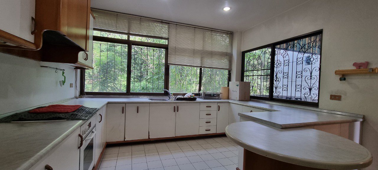 picture 5-Storey House in Pratumnak for Sale - 5/10