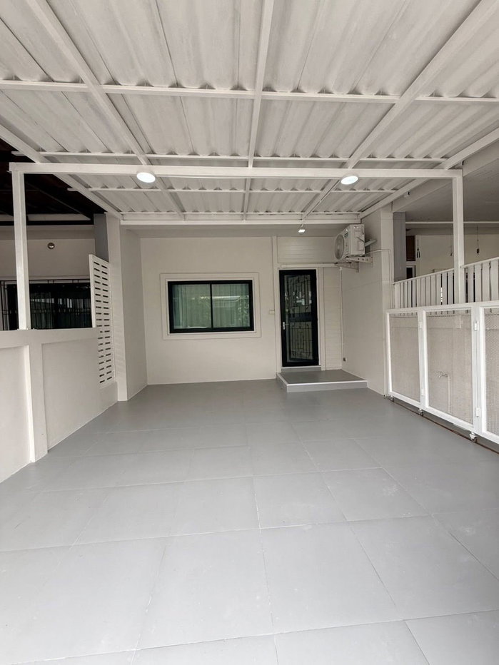 รูป 2-Storey Townhouse for Sale in Siam Country Club - รูปที่ 2/18