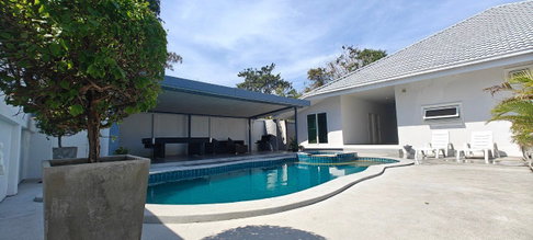 7 Bedrooms Pool Villa for Sale in East Pattaya
