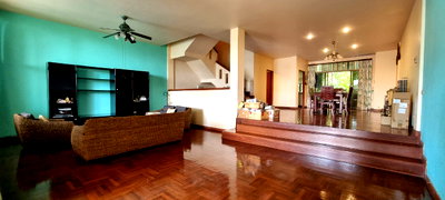 บ้านเดี่ยว หนองปรือ ชลบุรี : 5-Storey House in Pratumnak for Sale