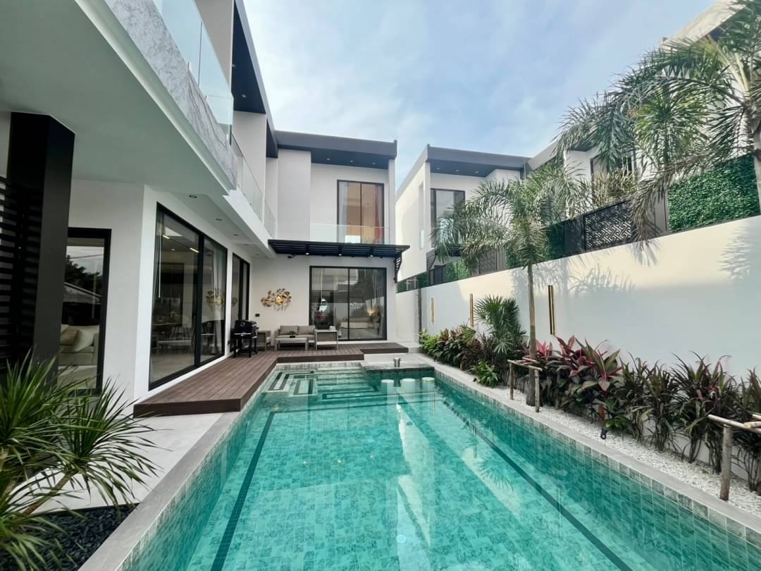 รูป 5 Bedrooms Pool Villa for Sale in South Pattaya - รูปที่ 1/16