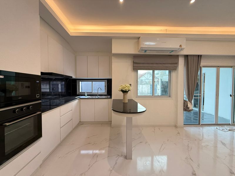 รูป 8 Bedrooms Pool Villa in South Pattaya for Rent - รูปที่ 6/15