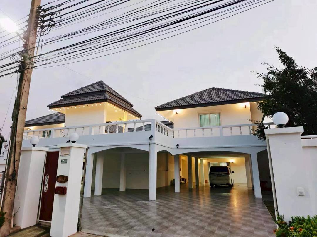 รูป Spacious 9-Bedroom Pool Villa in East Pattaya - รูปที่ 1/15