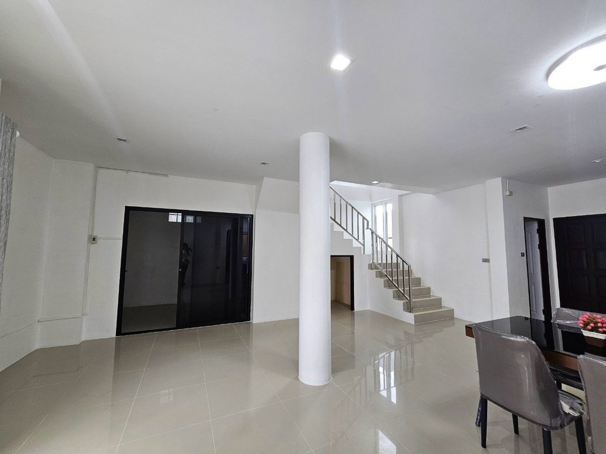 รูป 3 Bedrooms Townhouse in East Pattaya for Rent - รูปที่ 3/18