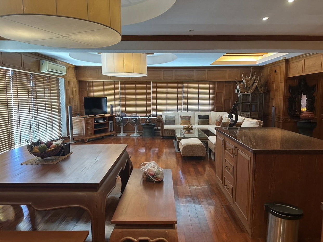รูป Star Beach Condominium 2 Bedroom for Sale in Pratumnak Pattaya - รูปที่ 1/14