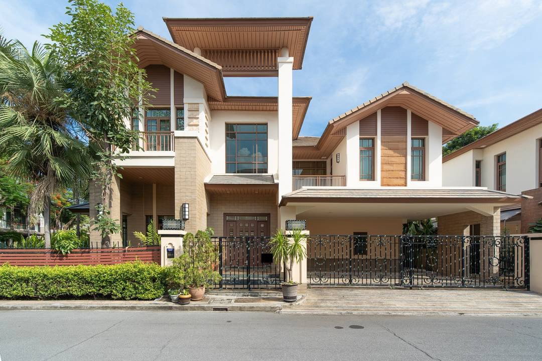 picture LTH13688 – House for Sale | Baan Sansiri Sukhumvit 67 | 490 sqm | 4 Beds 5 Baths | Near BTS Phra Khanong | 122 MB  - 1/15