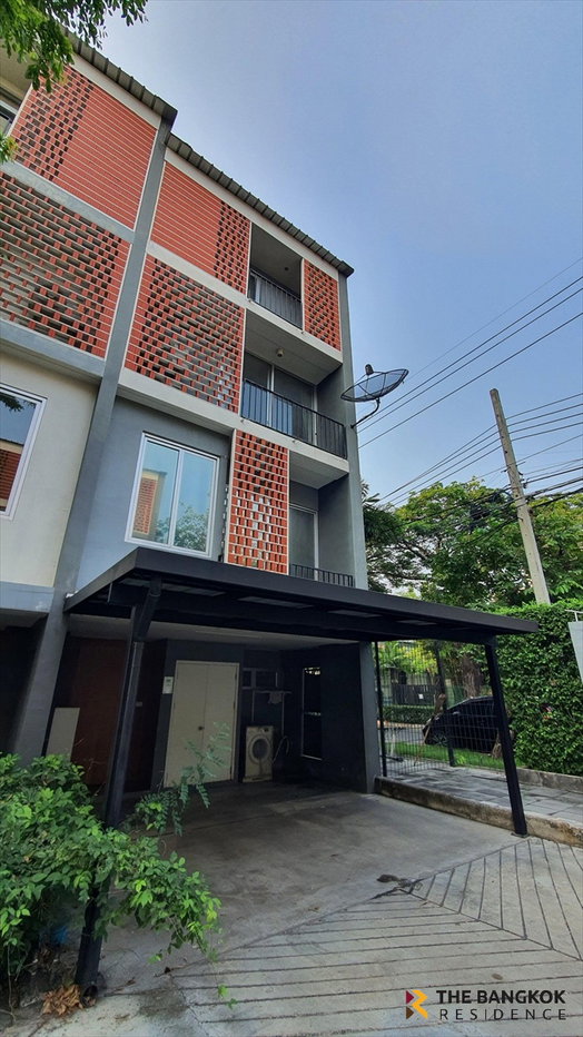 รูป ขาย Townhome ไซมิส บรอทซั่ม แอท แฟชั่น Style Model Tropical ใกล้สถานีรถไฟฟ้า - รูปที่ 1/12