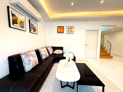 เช่าบ้านเดี่ยว ชลบุรี : 8 Bedrooms Pool Villa in South Pattaya for Rent