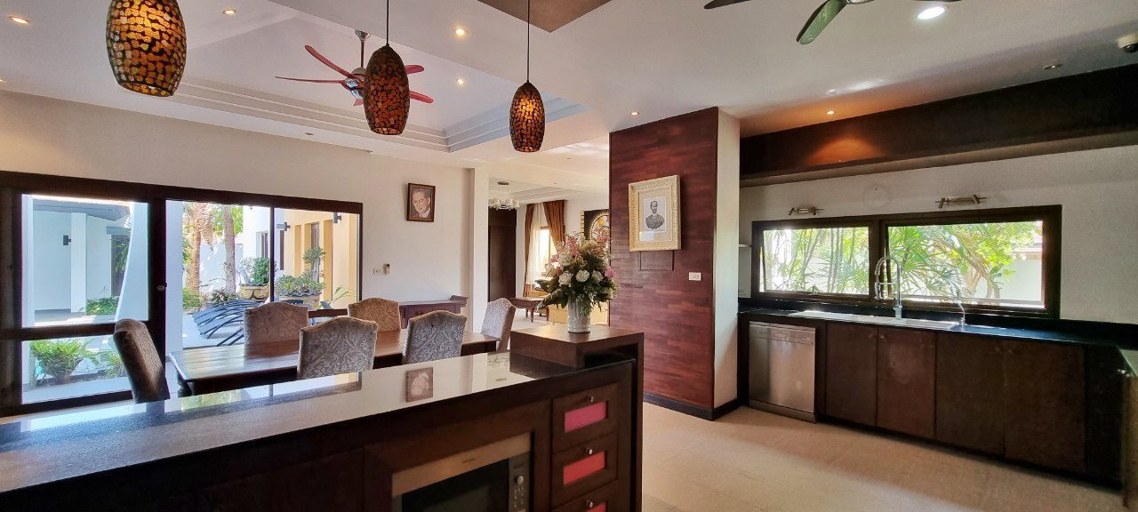 รูป 6 Bedrooms Pool Villa in East Pattaya for Sale - รูปที่ 3/25