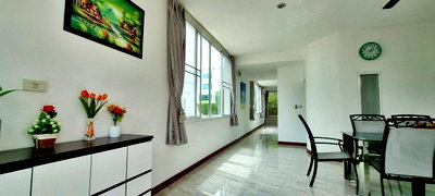 เช่าทาวน์โฮม ชลบุรี : 4 Bedrooms House for Rent in Jomtien