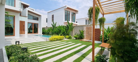 5 Bedrooms Pool Villa in Pong for Sale