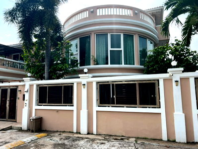 เช่าบ้านเดี่ยว ชลบุรี : Luxury Pool Villa 6 Bedrooms for Rent in Thung Klom-Tan Man