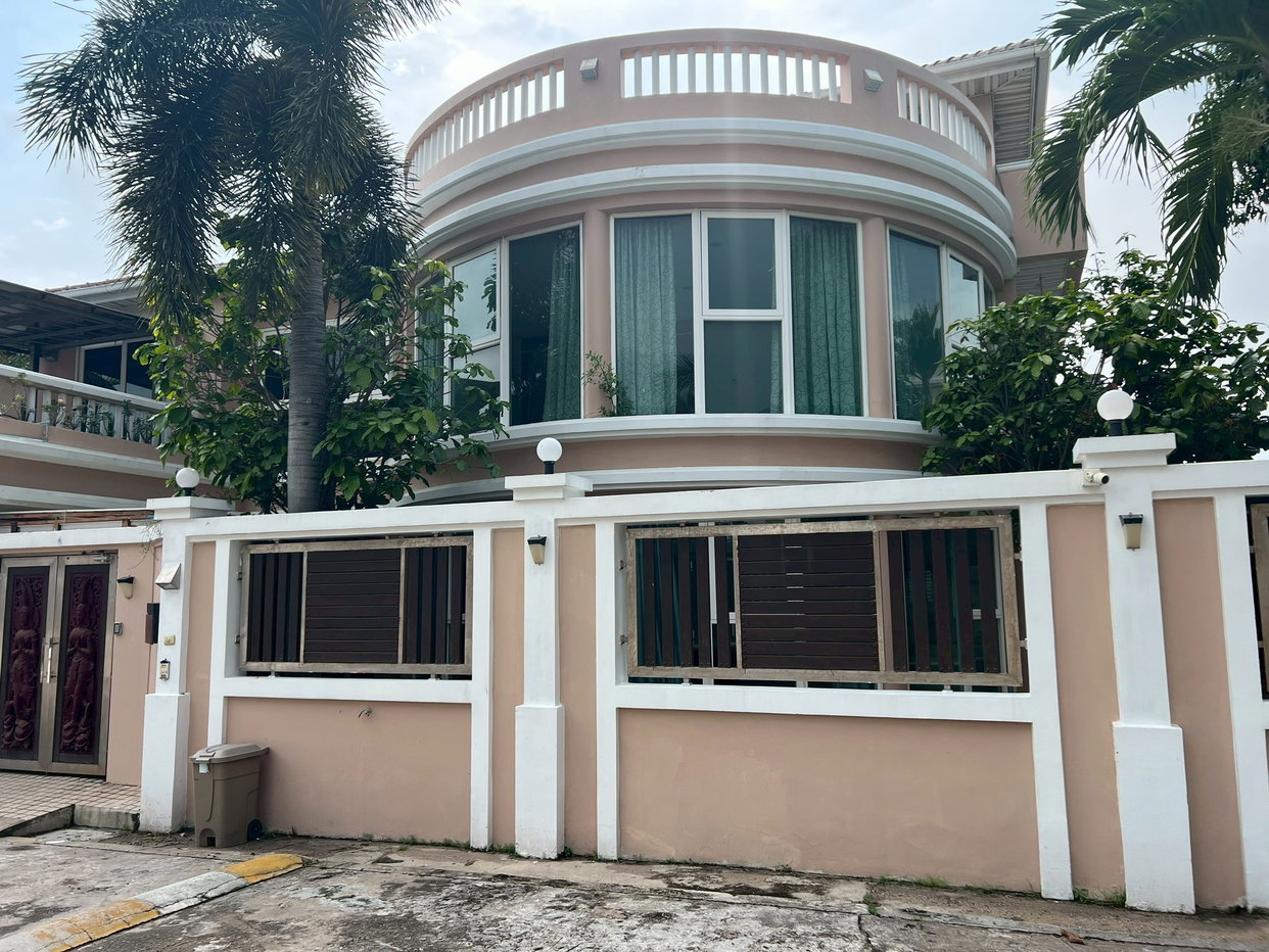 รูป Luxury Pool Villa 6 Bedrooms for Rent in Thung Klom-Tan Man - รูปที่ 1/23