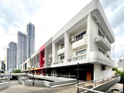 Office for sale Bangkok : Office Space for Sale at Park Avenue | Thonglor–Sukhumvit, Bangkok - 5762440