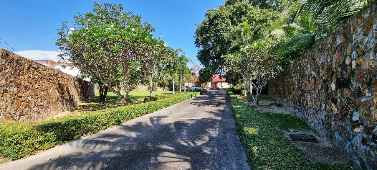 รูป Land and House for Sale in Mabprachan - รูปที่ 4/16