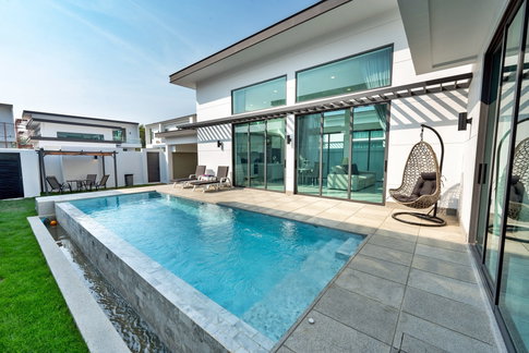 Luxury 3-Bedroom Pool Villa for Rent – Chak Nok