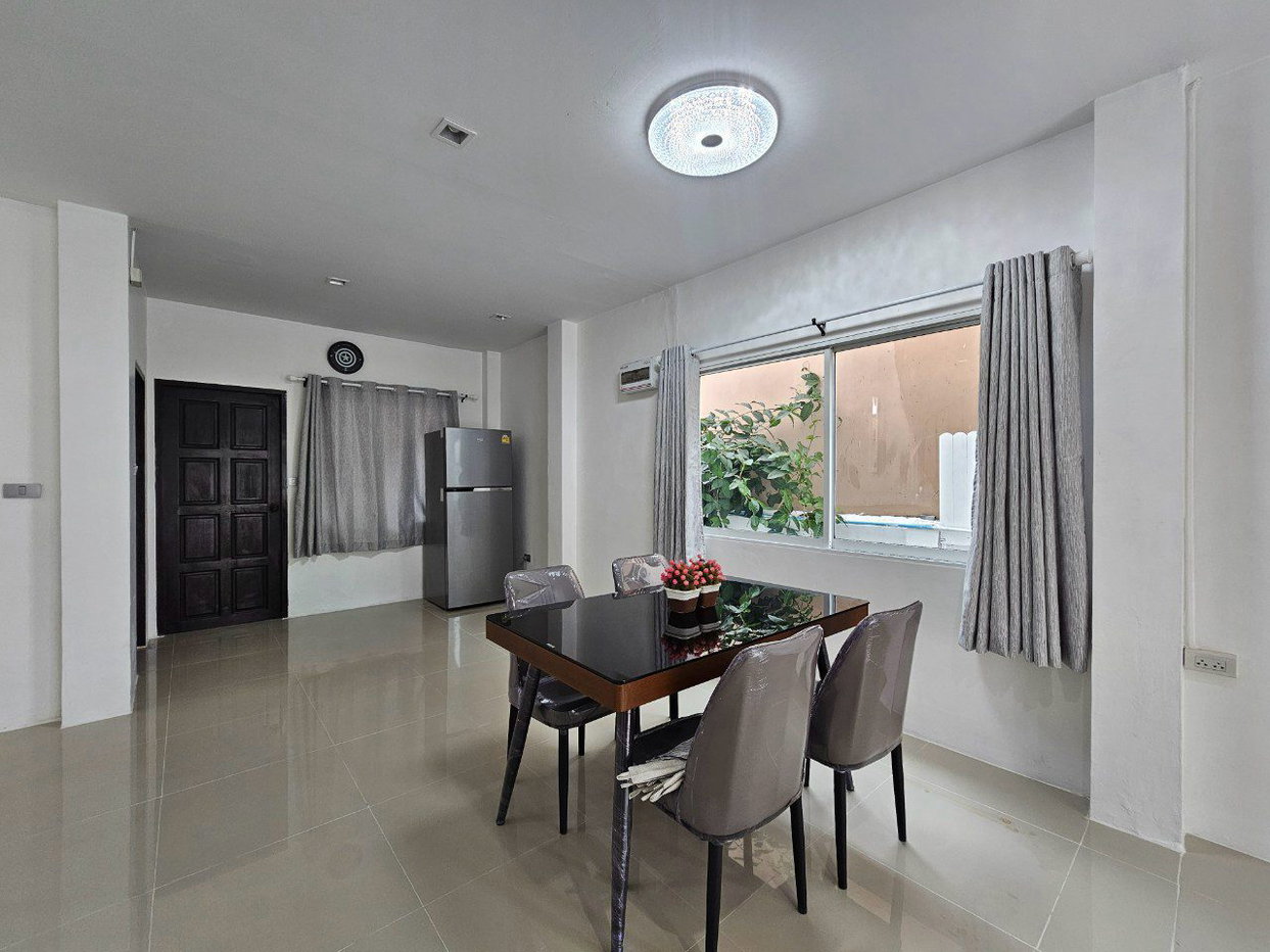 รูป 3 Bedrooms Townhouse in East Pattaya for Rent - รูปที่ 2/18