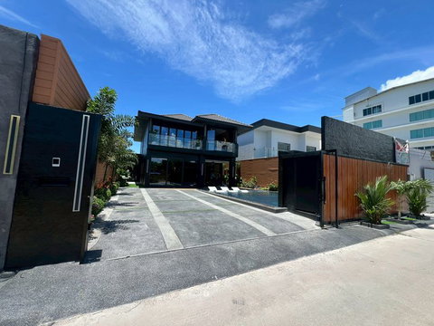 Luxury Pool Villa for Sale in Jomtien
