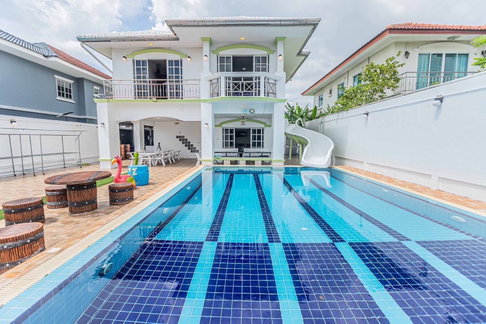 Exclusive Luxury Pool Villa for Sale in Jomtein