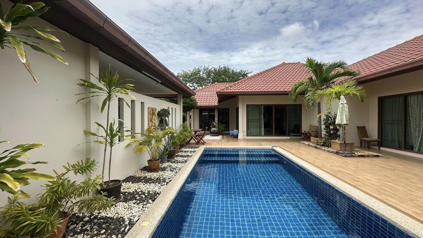 รูป Spacious 3-Bedroom, 2-Bathroom Pool Villa for Rent in Huay Yai - รูปที่ 2/9