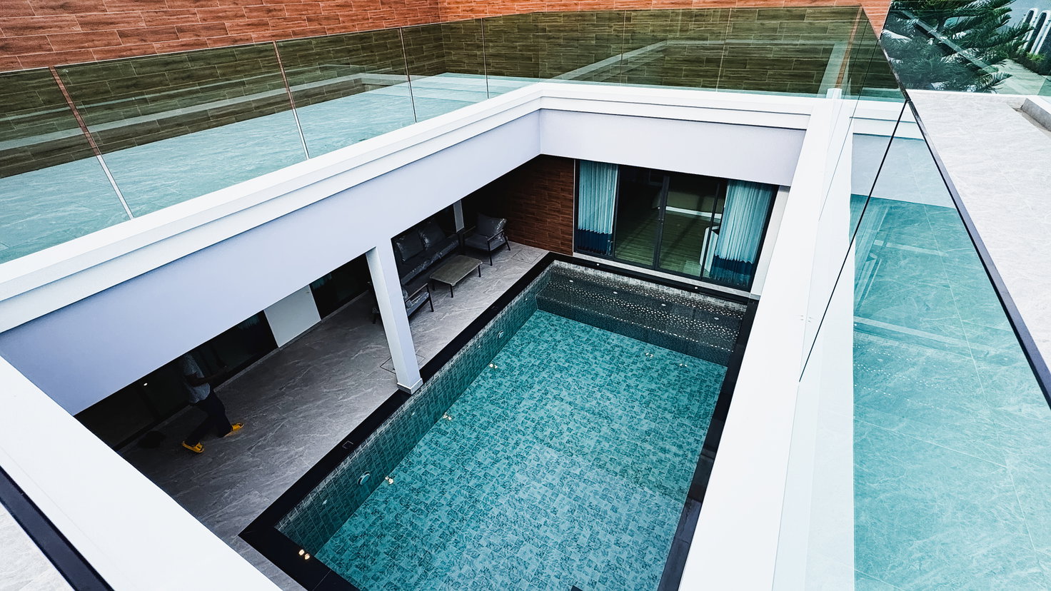 รูป Luxury English-Style Pool Villa for Rent – East Pattaya - รูปที่ 2/23